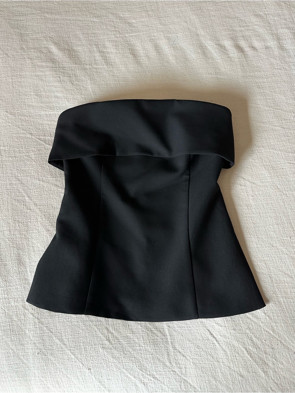 NWT Babaton Aritzia Black Off-Shoulder Peplum Top Size 2